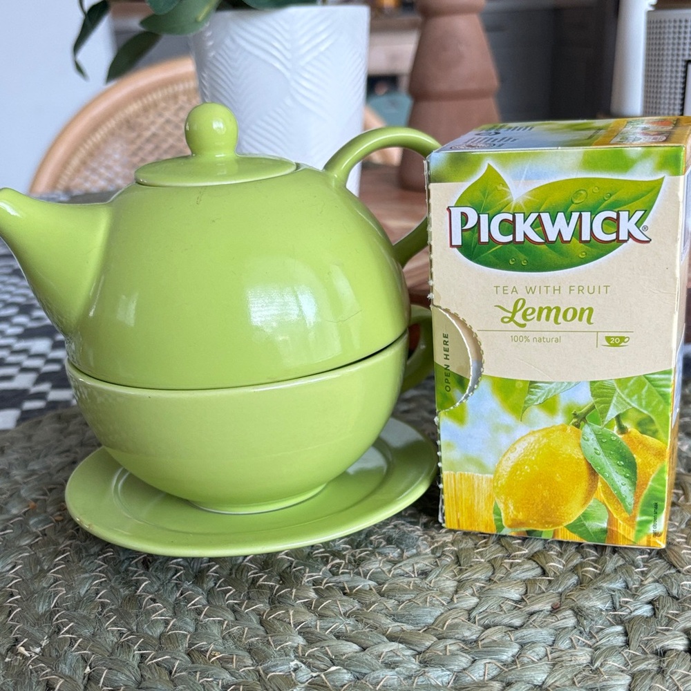 NWOT Lime Green Teapot and Cup Set for 1